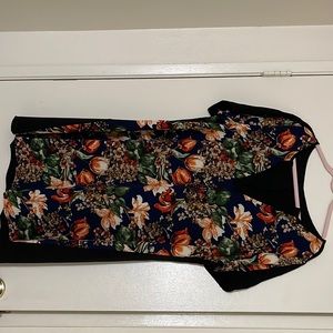 Floral dress never worn but tags were removed it was too big it's a size 2XL